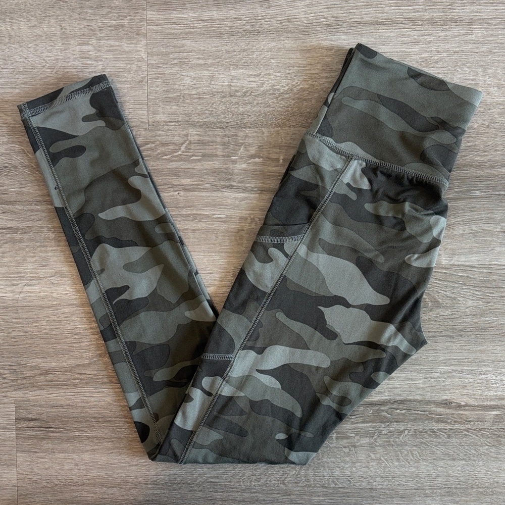 Wild Fable camouflage print leggings